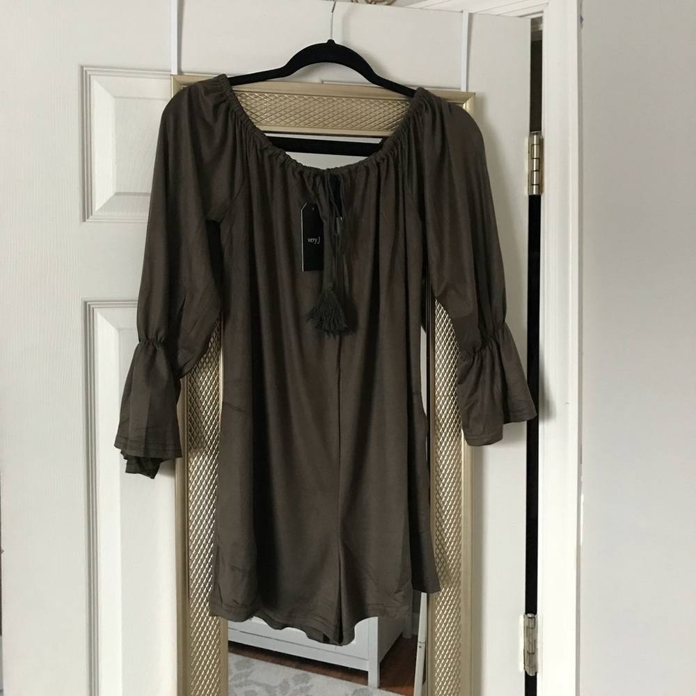 Off-The-Shoulder Romper - Picture 3 of 3